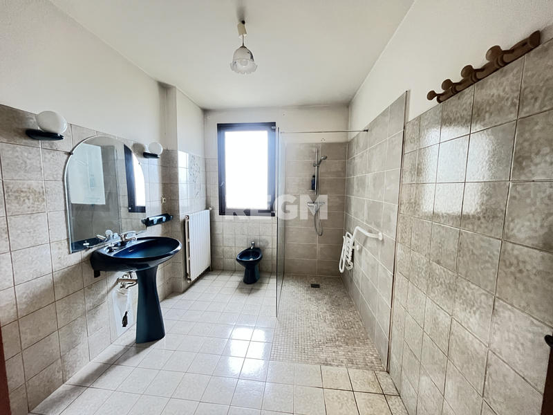 Maison - 180 m² - 7 pièces