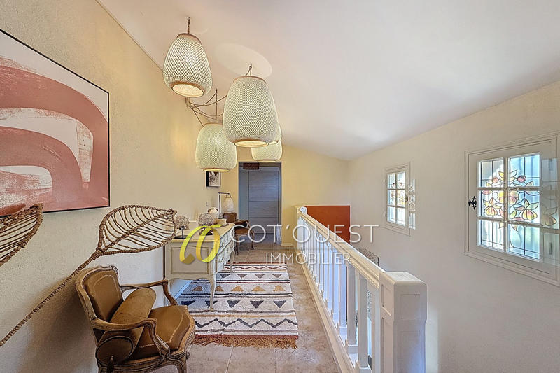 Maison - 305 m² - 7 pièces