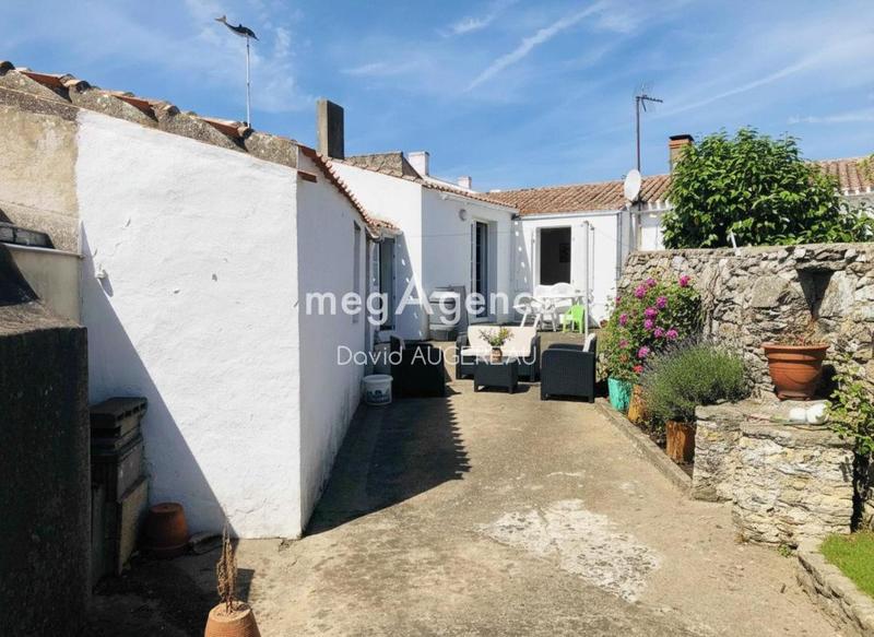 Maison traditionnelle - 163 m² - 8 pièces