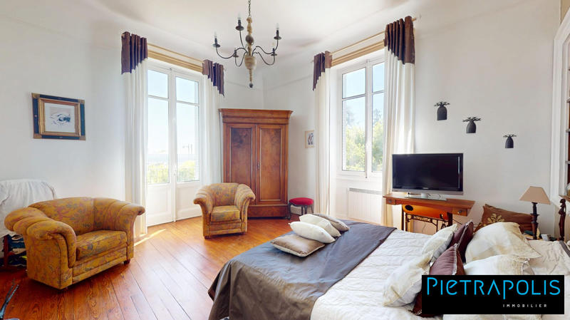 Maison - 251 m² - 9 pièces