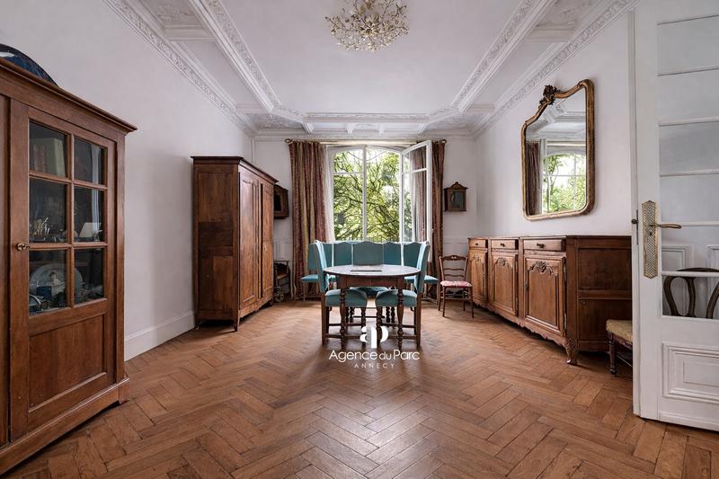 Maison - 272 m² - 8 pièces