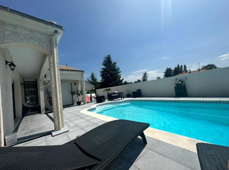 Maison - 167 m² - 7 pièces