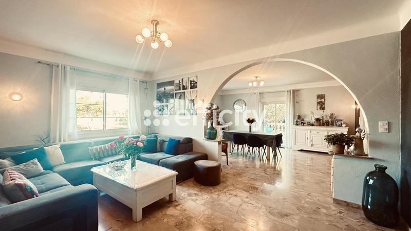 Maison - 215 m² - 7 pièces