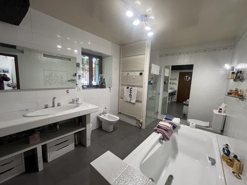 Maison ancienne - 300 m² - 7 pièces