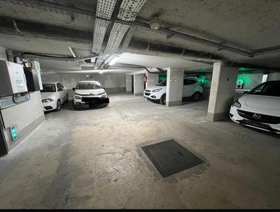 Parking / Garage