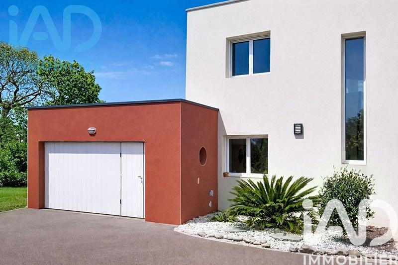 Maison - 216 m² - 8 pièces