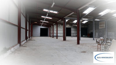 Entrepôt - 1 700 m²
