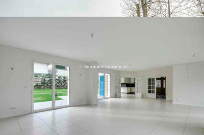 Maison - 250 m² - 9 pièces