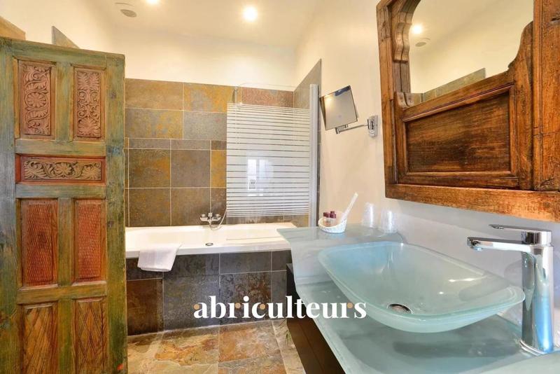 Maison ancienne - 1 000 m² - 16 pièces