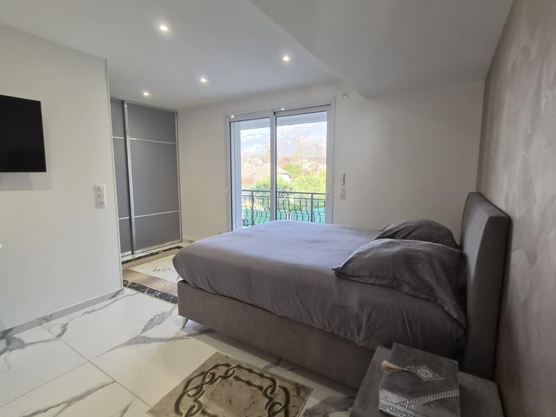 Maison contemporaine - 276 m² - 7 pièces