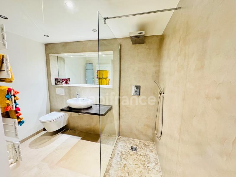 Appartement - 150 m² - 3 pièces