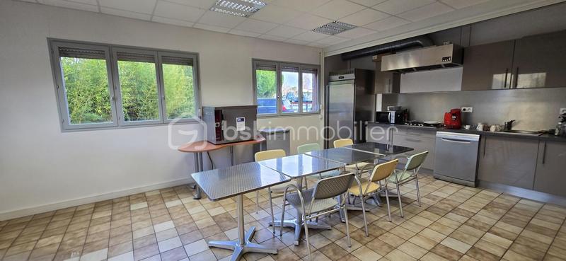 Local d'activité / Entrepôt - 1 500 m² - 15 pièces