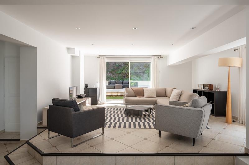 Maison - 335 m² - 8 pièces