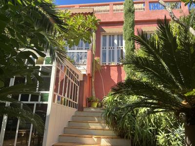 Maison - 236 m² - 6 pièces