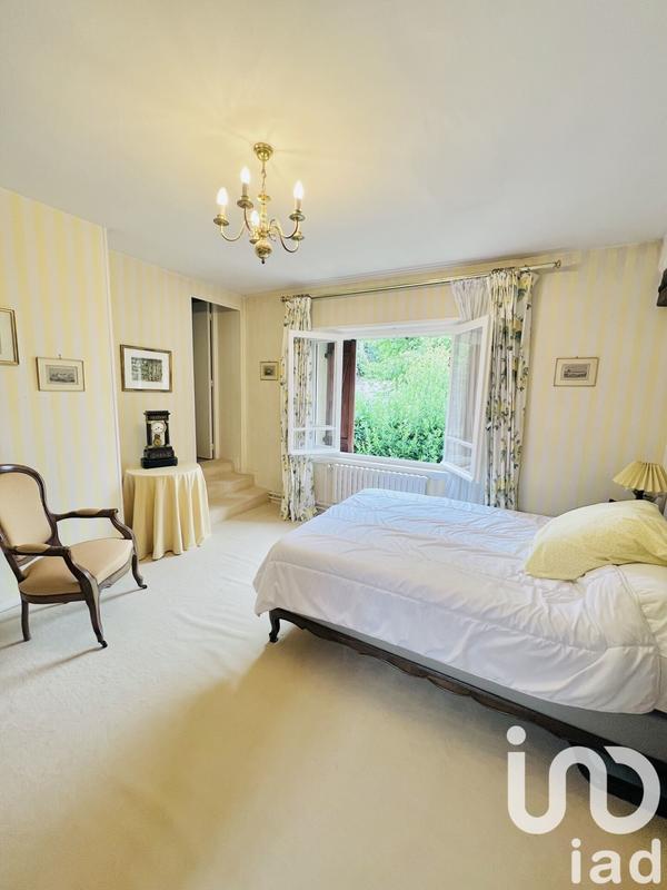 Maison - 275 m² - 9 pièces