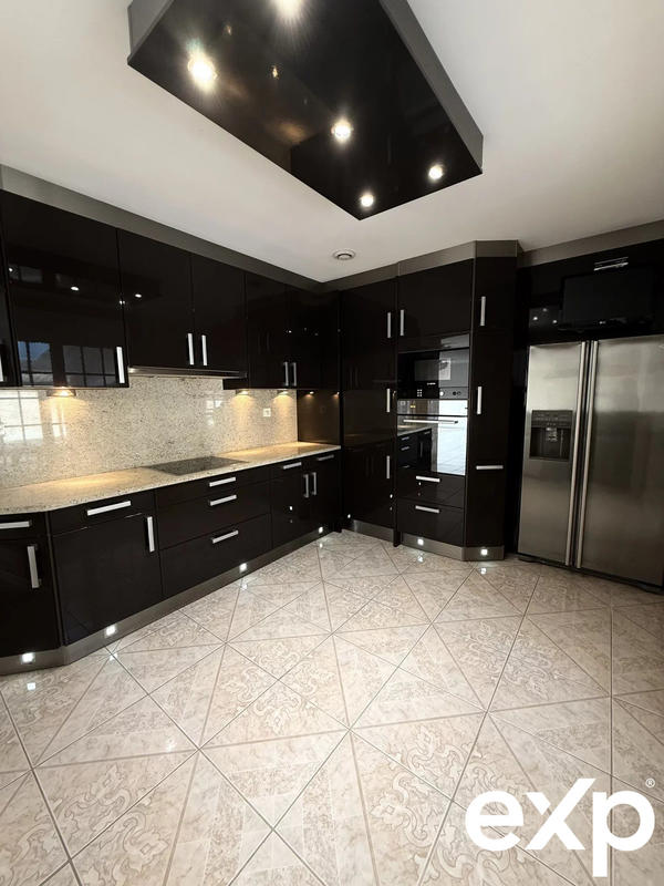 Villa - 230 m² - 7 pièces