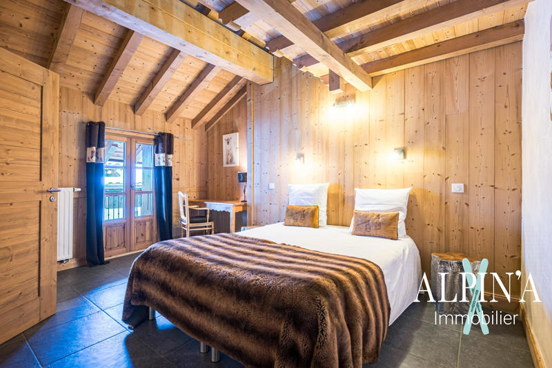 Châlet - 414 m² - 9 pièces