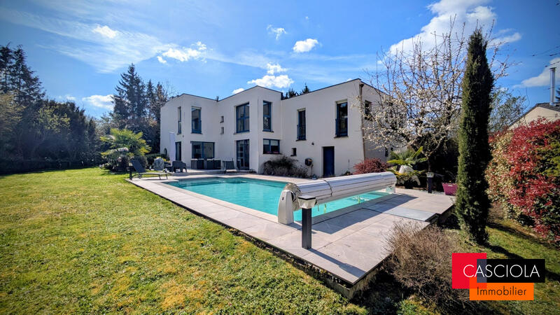 Maison - 185 m² - 8 pièces