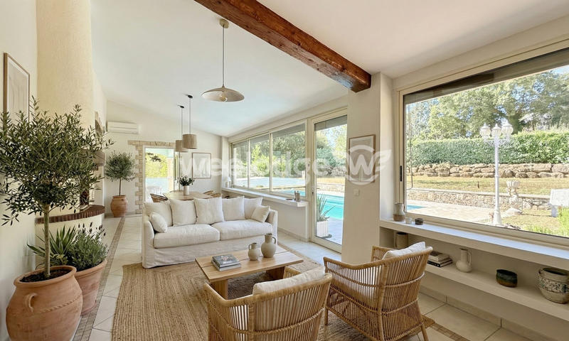 Maison traditionnelle - 225 m² - 9 pièces