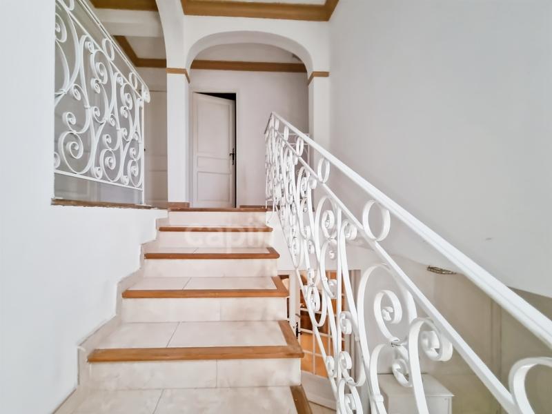 Maison - 272 m² - 10 pièces