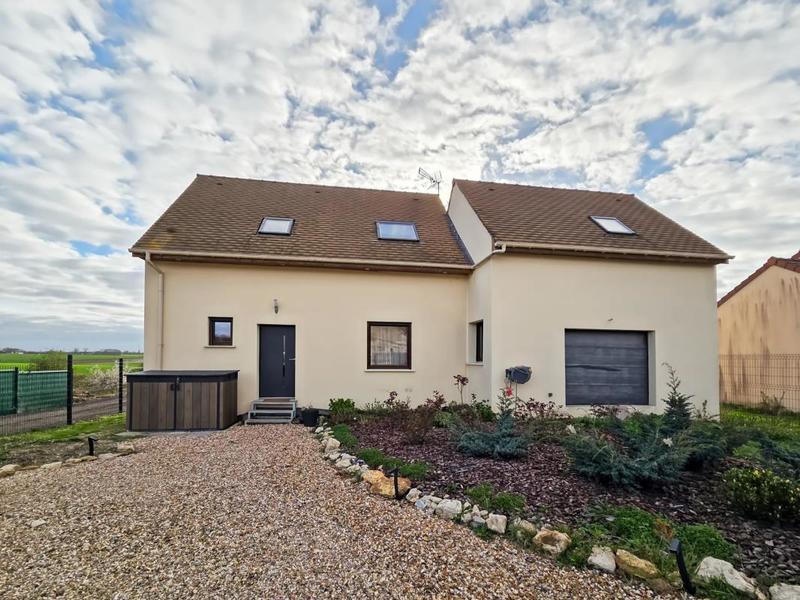 Maison - 92 m² - 4 pièces