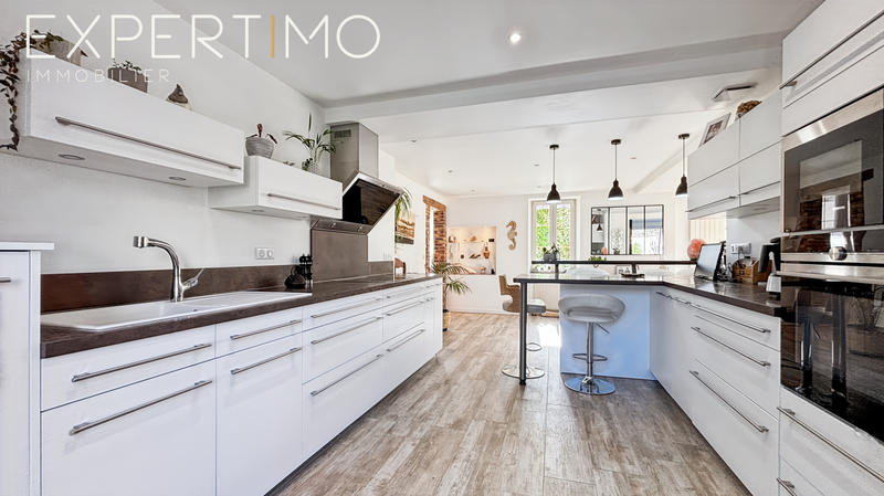 Maison - 208 m² - 7 pièces