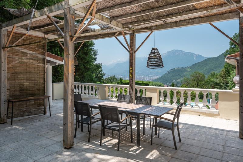 Maison - 335 m² - 8 pièces