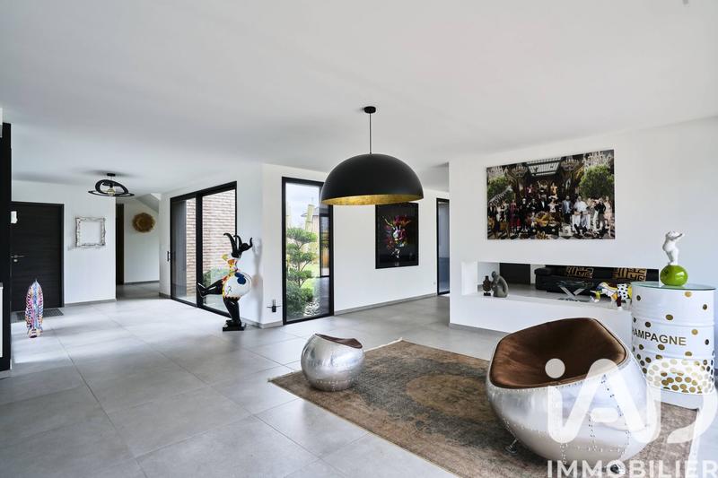 Maison de maîtres - 250 m² - 6 pièces