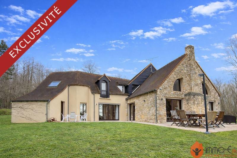 Maison - 261 m² - 7 pièces