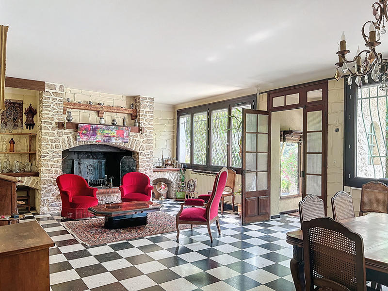 Maison - 394 m² - 6 pièces