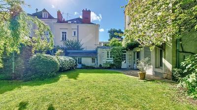 Maison - 257 m² - 9 pièces