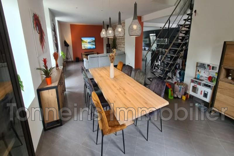 Maison - 329 m² - 10 pièces