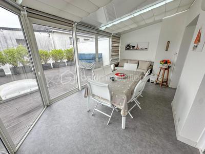 Maison - 181 m² - 6 pièces