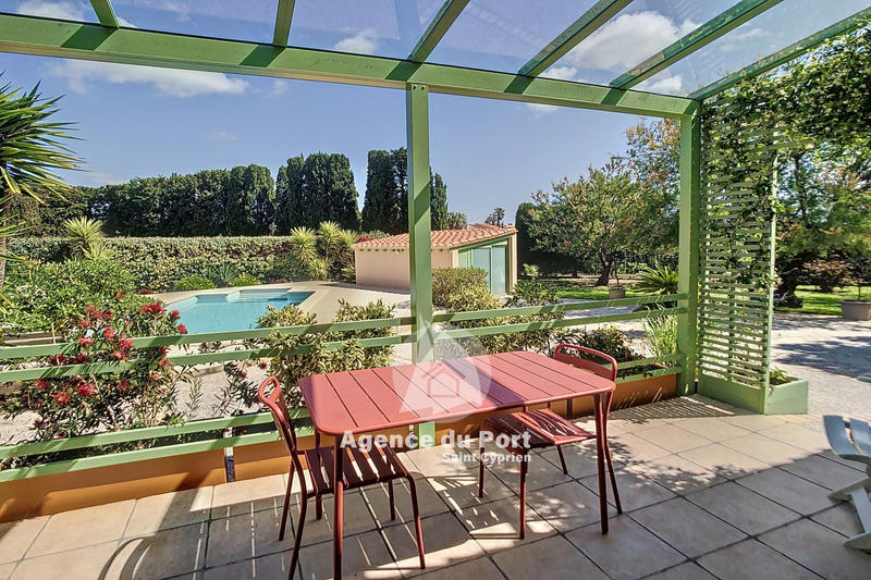 Villa - 221 m² - 9 pièces