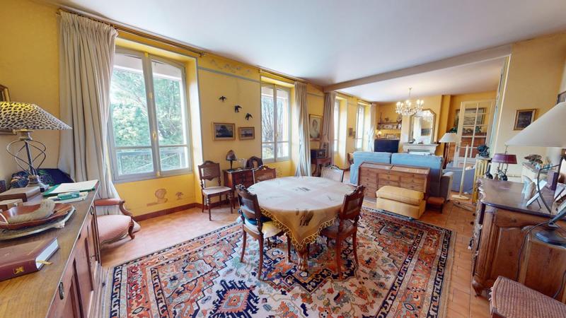 Demeure - 352 m² - 15 pièces