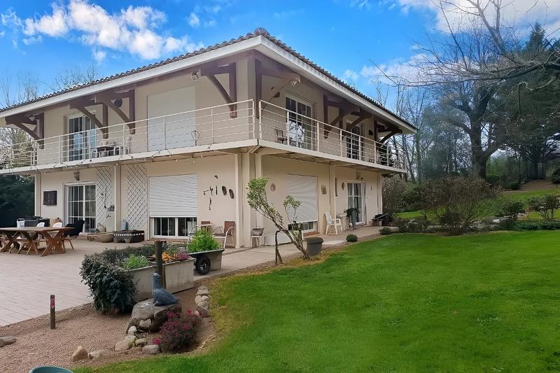 Viager - Maison - 217 m² - 8 pièces
