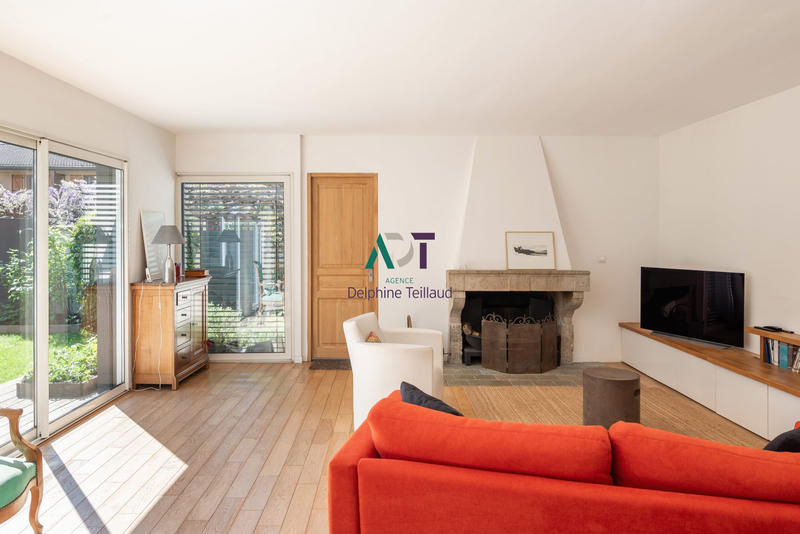 Maison - 240 m² - 8 pièces