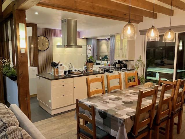 Maison traditionnelle - 146 m² - 5 pièces