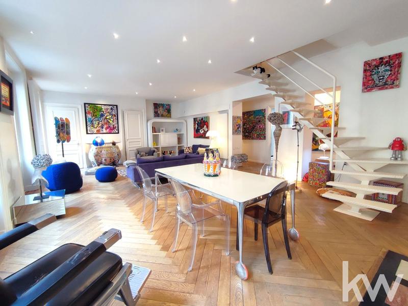 Appartement - 215 m² - 6 pièces