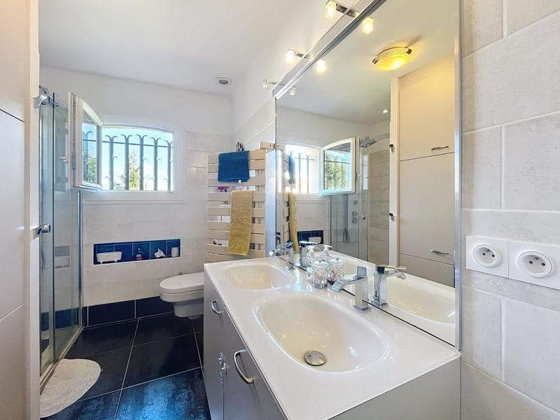 Appartement - 92 m² - 4 pièces