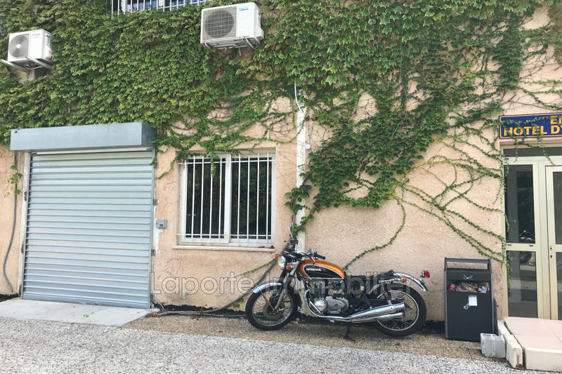 Local commercial - 90 m² - 3 pièces