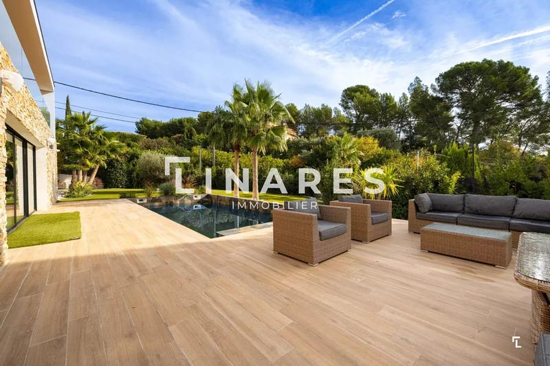 Villa - 242 m² - 5 pièces