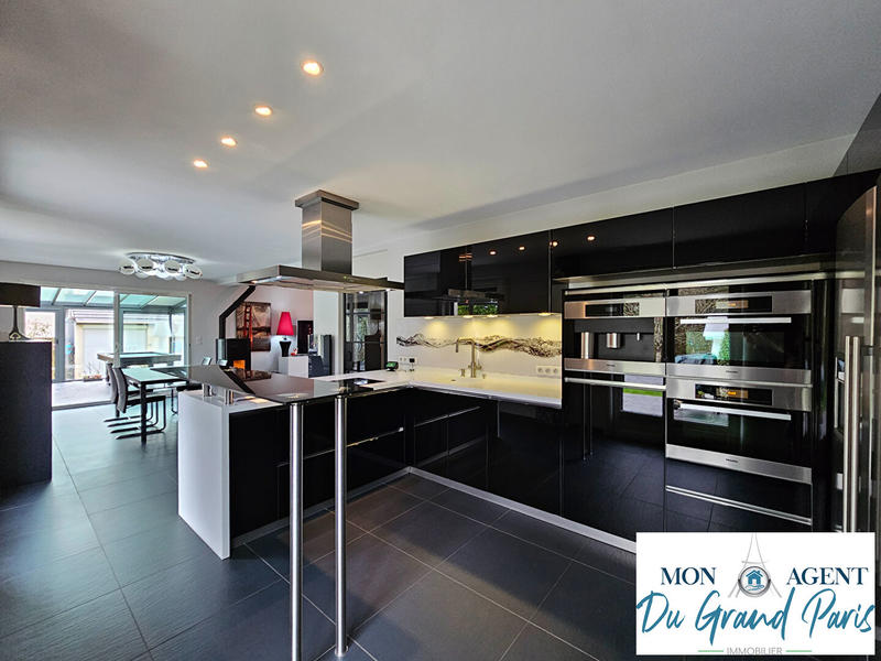 Maison - 192 m² - 8 pièces