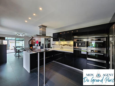 Maison - 192 m² - 8 pièces