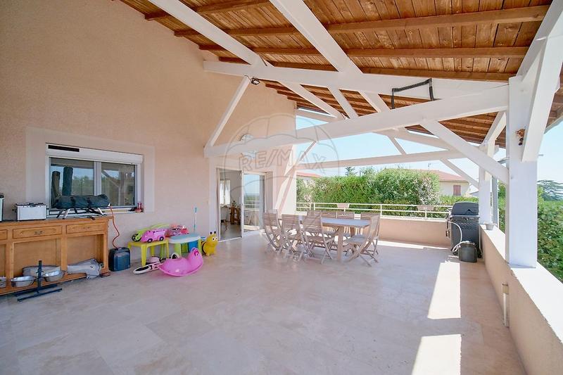 Maison - 180 m² - 6 pièces