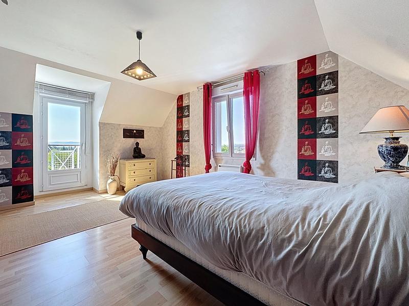 Maison traditionnelle - 214 m² - 7 pièces