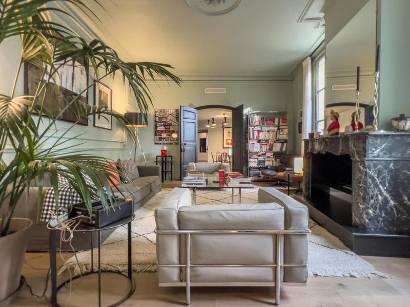 Appartement bourgeois - 231 m² - 10 pièces