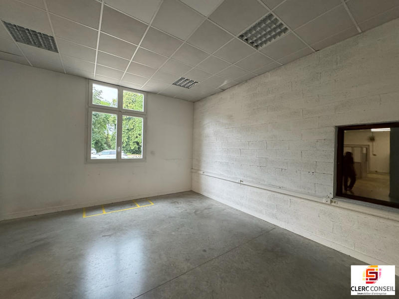 Local d'activités - 435 m²
