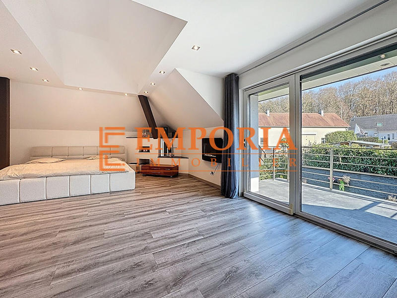 Maison - 280 m² - 8 pièces