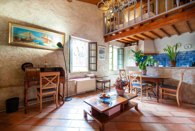 Maison - 253 m² - 9 pièces